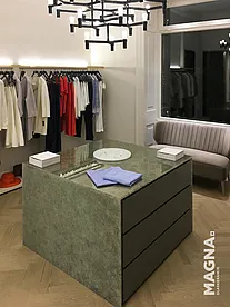 Di bel Store, Stormy Grey