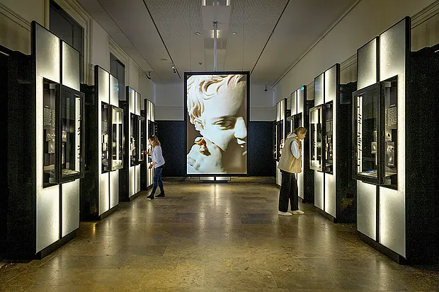 MAGNA Glaskeramik  wall in Rijksmuseum Leiden